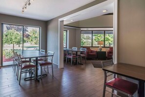 Free daily buffet breakfast