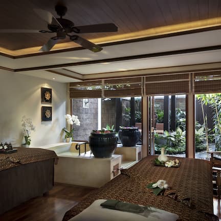 Couples treatment rooms, body treatments, hydrotherapy, aromatherapy