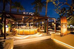 3 bars/lounges, swim-up bar, poolside bar