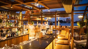 3 bars/lounges, swim-up bar, poolside bar