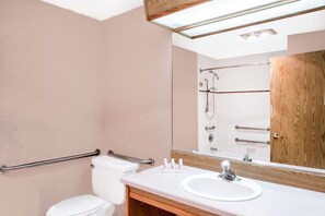 Combined shower/bathtub, eco-friendly toiletries, hair dryer, towels