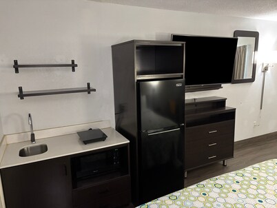 HomeTowne Studios by Red Roof Birmingham - Highway 280