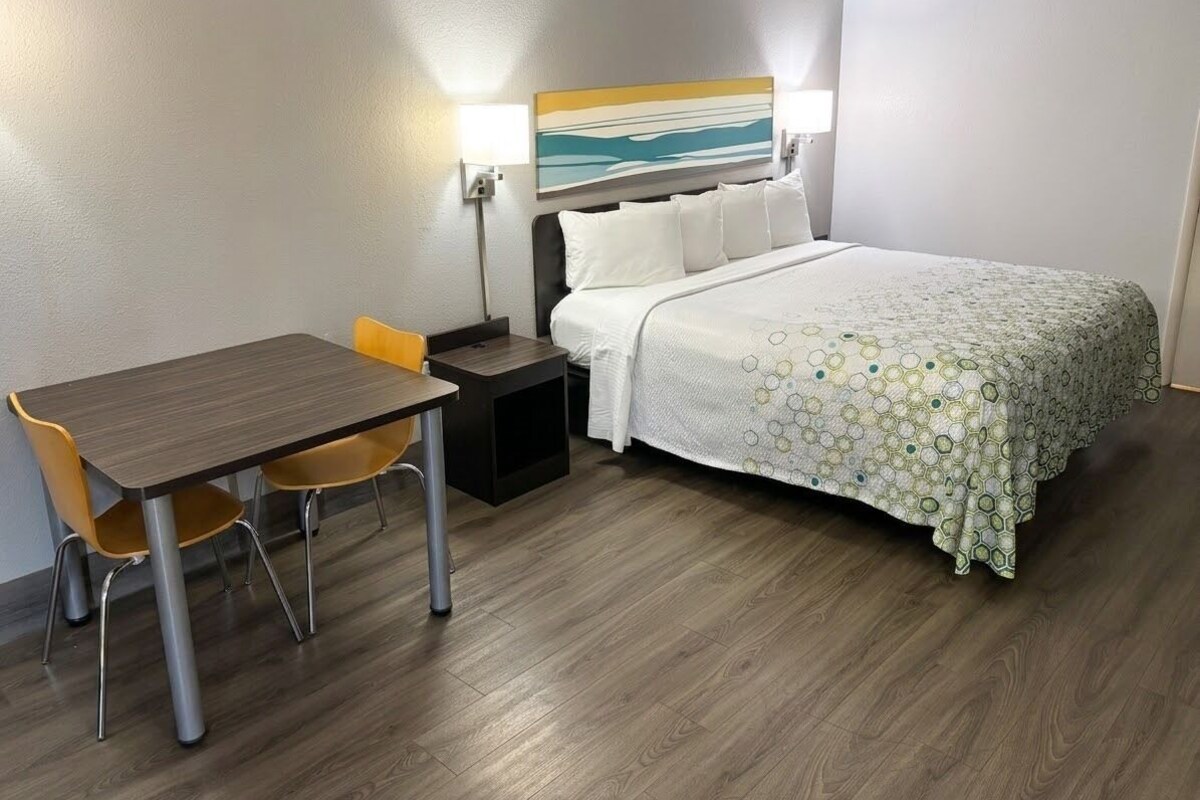 Ropa de cama de alta calidad y escritorio 
