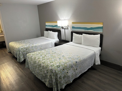 HomeTowne Studios by Red Roof Birmingham - Highway 280