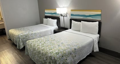 HomeTowne Studios by Red Roof Birmingham - Highway 280