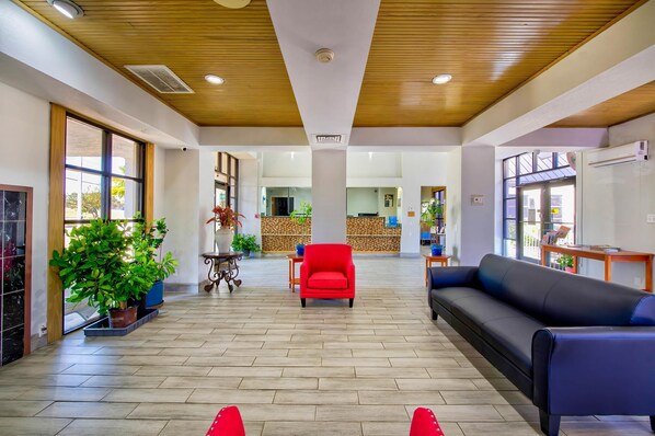 Lobby - Motel 6 Birmingham, AL - Medical Center (Birmingham)