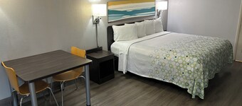 HomeTowne Studios by Red Roof Birmingham - Highway 280