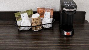 Coffee and/or coffee maker - HomeTowne Studios by Red Roof Birmingham - Highway 280 (Birmingham)