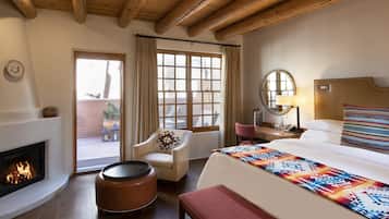 Junior Studio Suite, Balcony | Premium bedding, down duvets, minibar, in-room safe