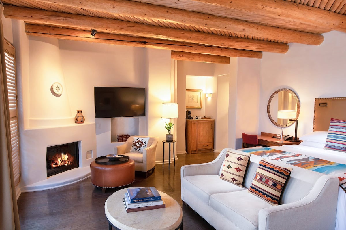 1 bedroom, premium bedding, down duvets, minibar