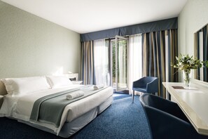 Classic Double Room | Hypo-allergenic bedding, minibar, in-room safe, desk