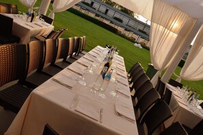 พื้นที่จัดเลี้ยงกลางแจ้ง