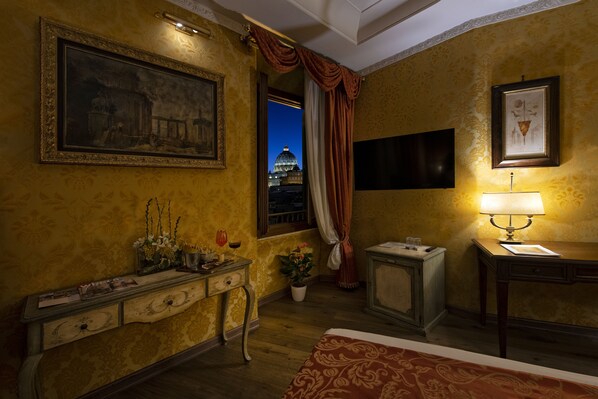 Junior Suite | Minibar, in-room safe, blackout drapes, soundproofing
