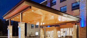 Holiday Inn Express & Suites Chicago North Shore - Niles by IHG