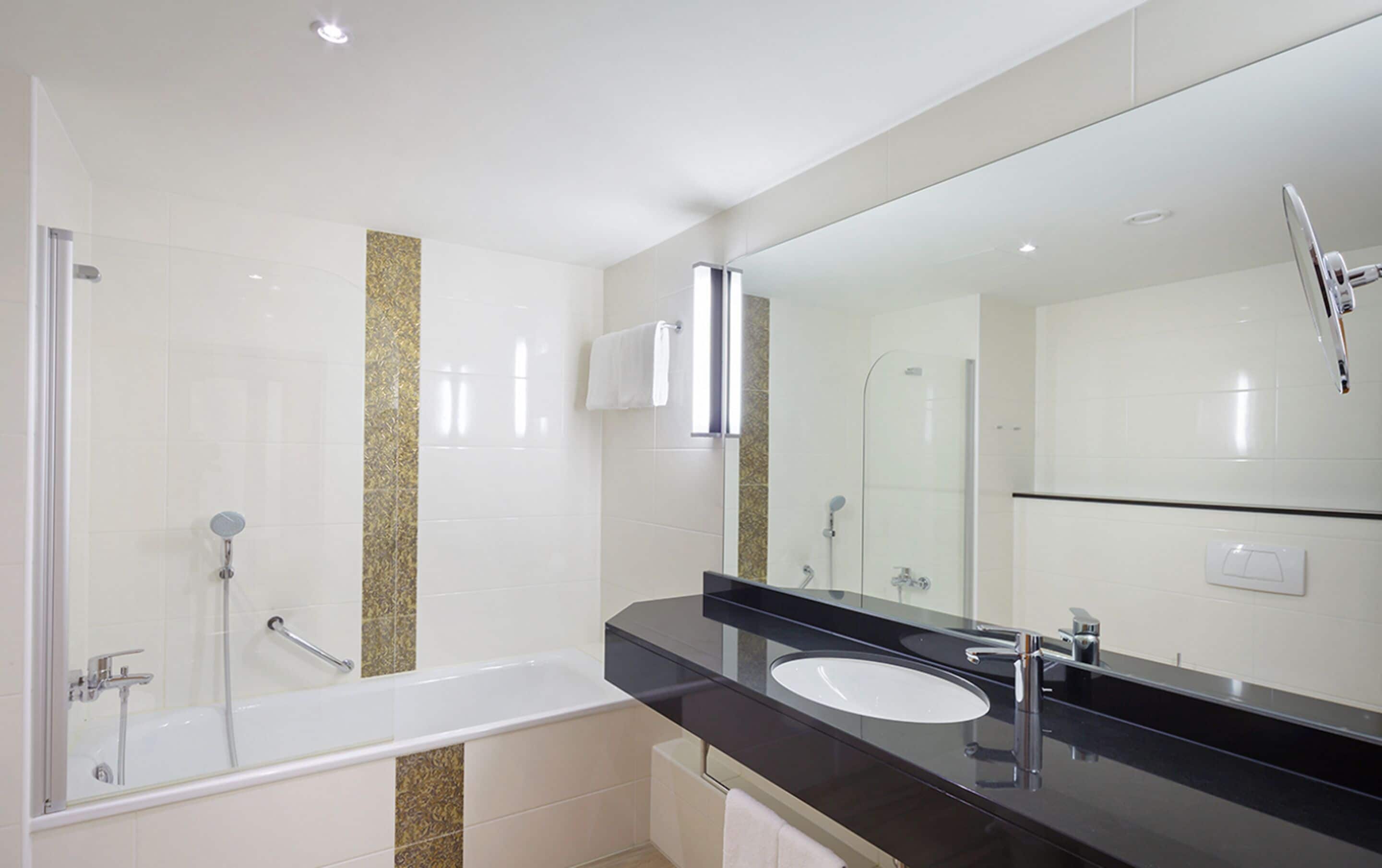 combined shower/bathtub, deep-soaking bathtub, eco-friendly toiletries