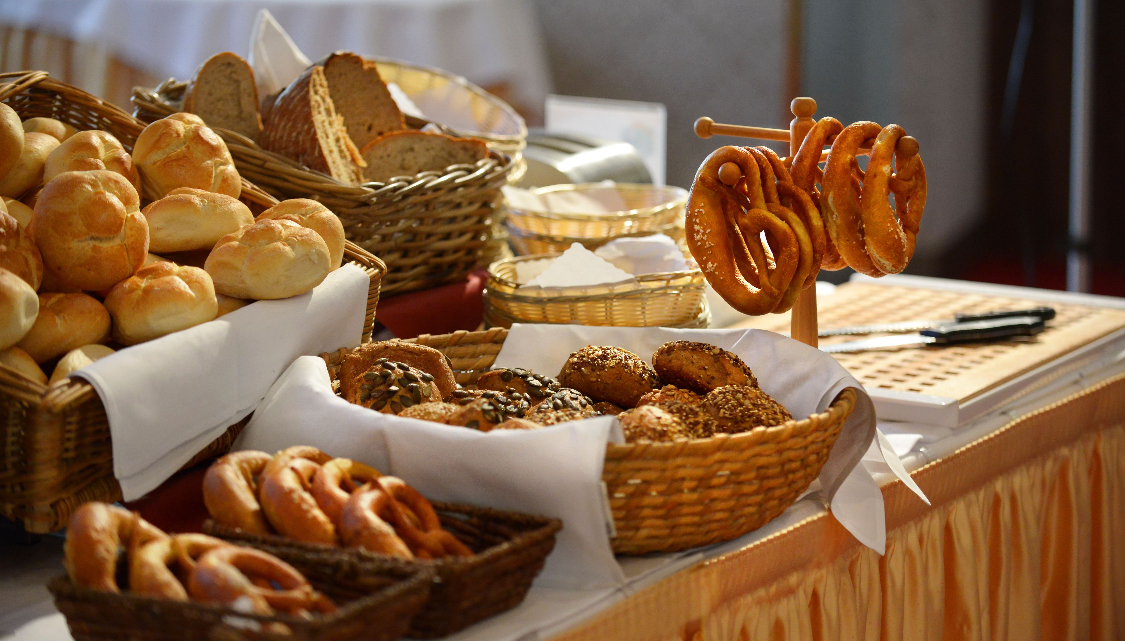 free buffet breakfast