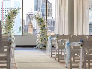 屋内結婚式場