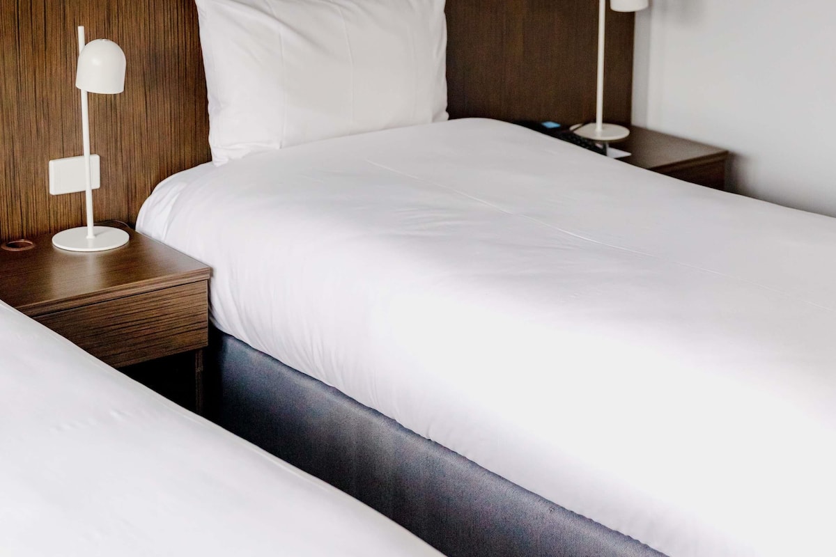 Superior Twin Room, 2 Twin Beds, Balcony | 1 bedroom, premium bedding, pillowtop beds, in-room safe
