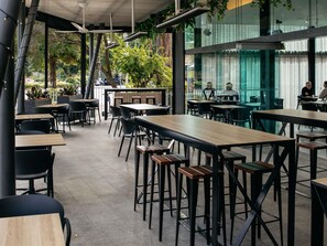 Bar (on property) - Mercure Brisbane Spring Hill (Spring Hill)