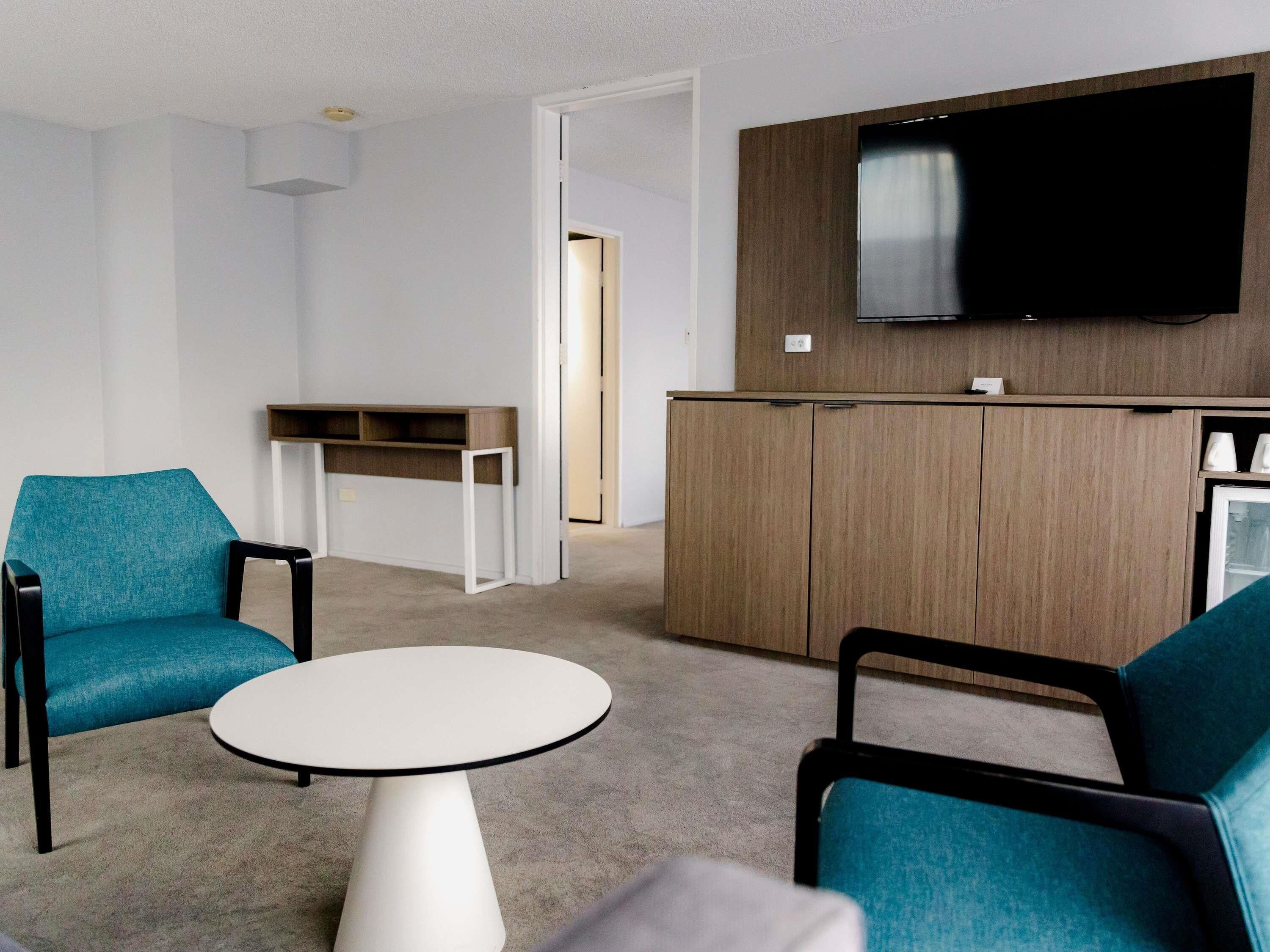 ファミリー ルーム ベッド (複数台) バルコニー | 高級寝具、ピロートップベッド、セーフティボックス (室内)、デスク