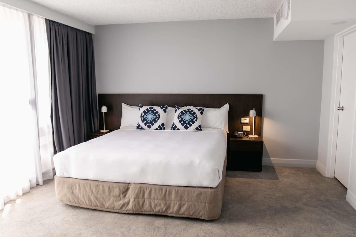 Junior Room, 1 King Bed, Balcony | Premium bedding, pillowtop beds, in-room safe, desk