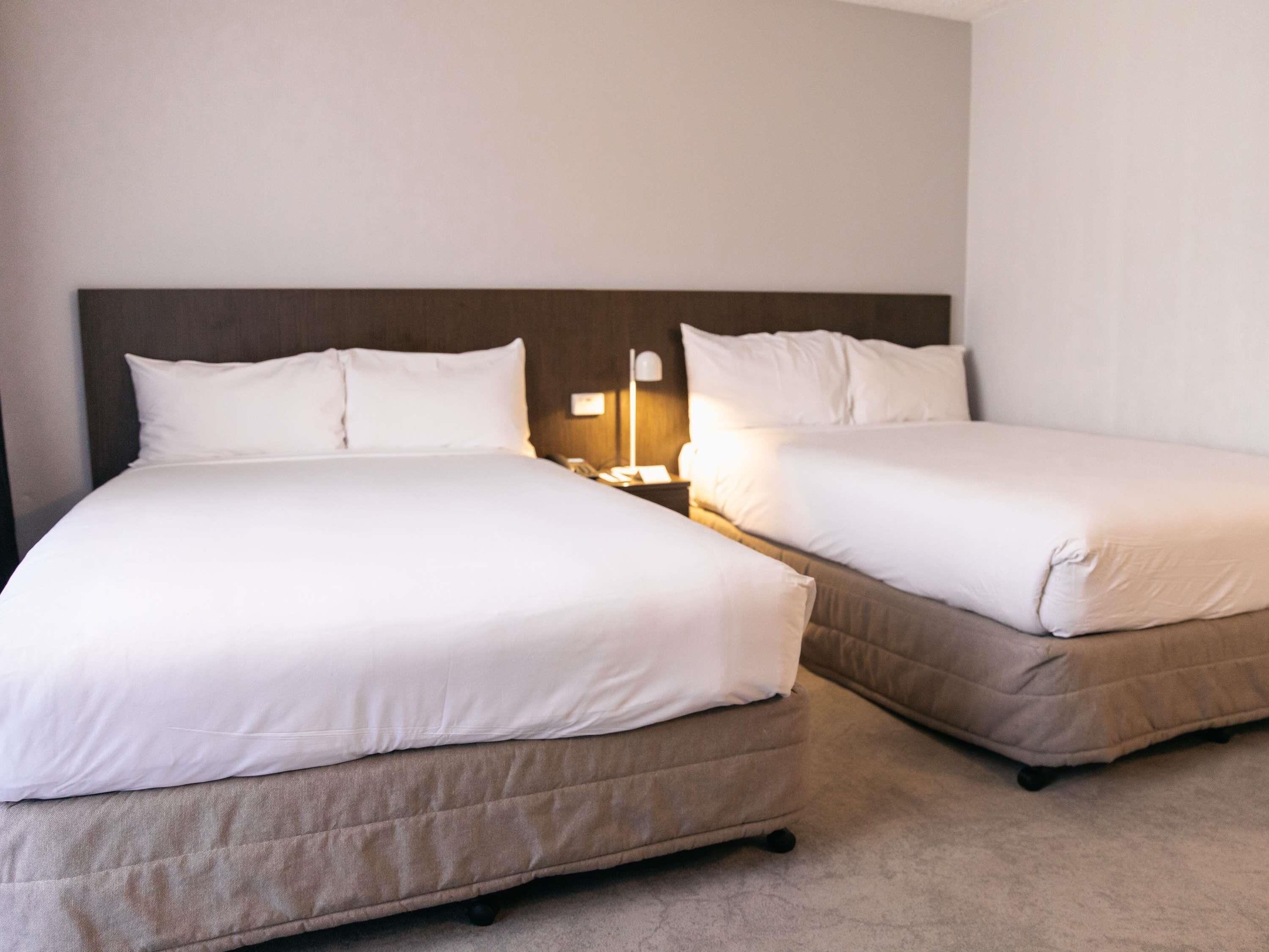 スーペリア ルーム ダブルベッド 2 台 バルコニー | 高級寝具、ピロートップベッド、セーフティボックス (室内)、デスク