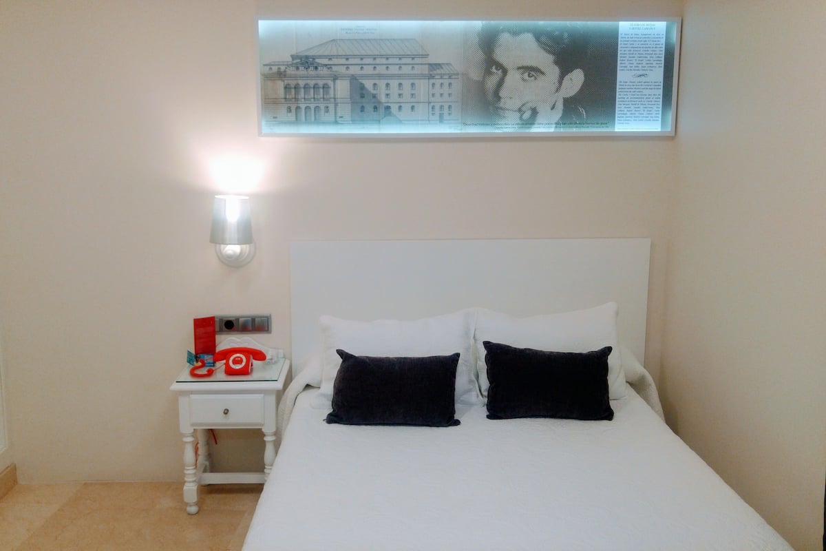 Standard Single Room, 1 Double Bed | In-room safe, individually decorated, desk, blackout drapes