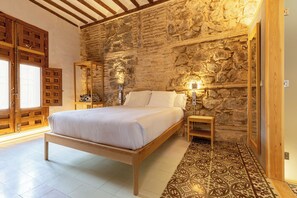 Double Room, 1 Queen Bed