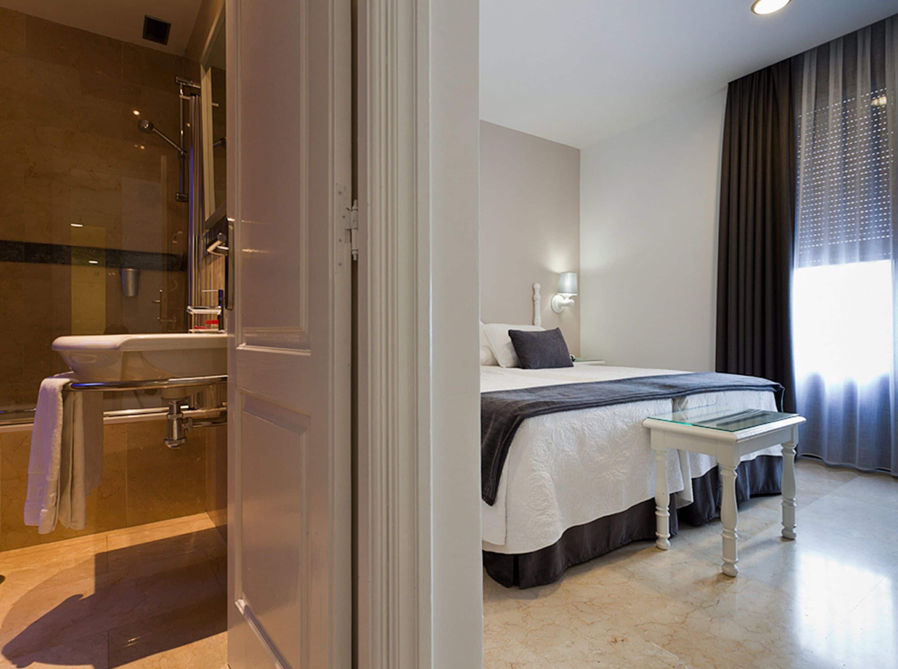 standard twin room, 2 single beds | in-room safe, individually decorated, desk, blackout curtains