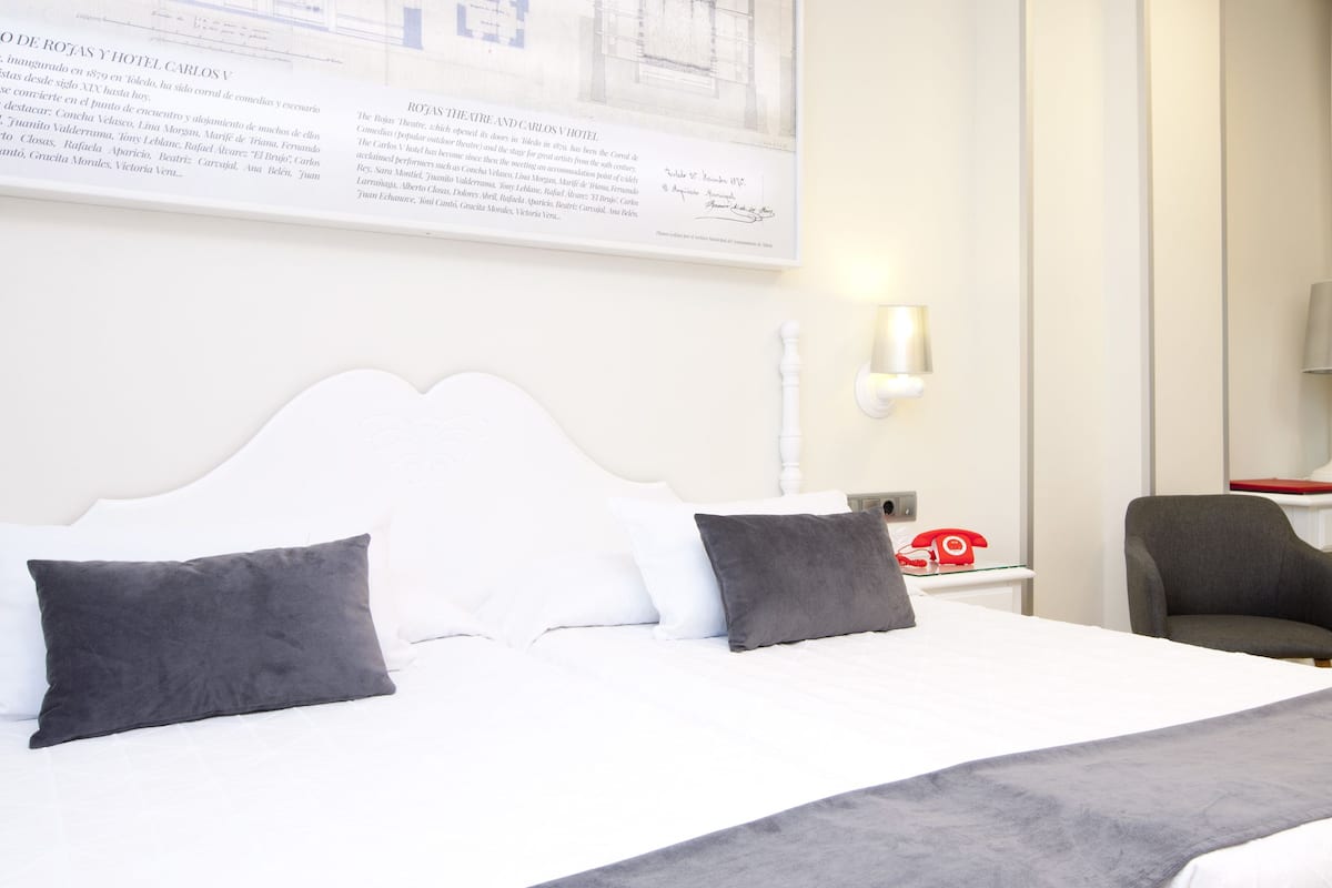 Standard Triple Room | In-room safe, individually decorated, desk, blackout drapes