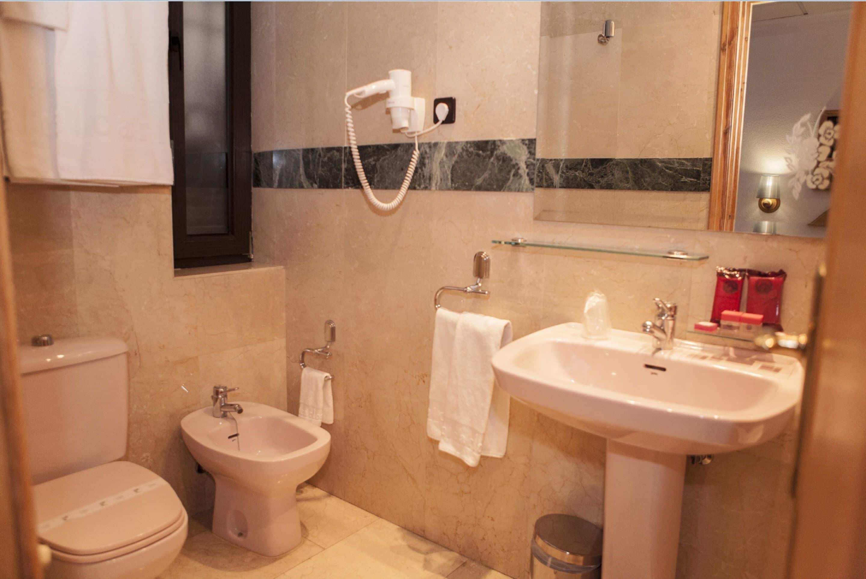 designer toiletries, towels