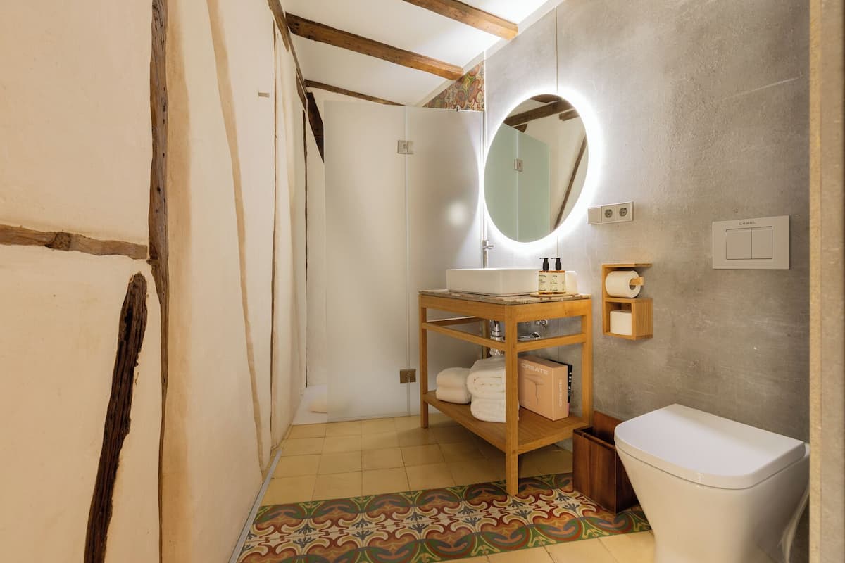 xx | Bathroom | Designer toiletries, towels