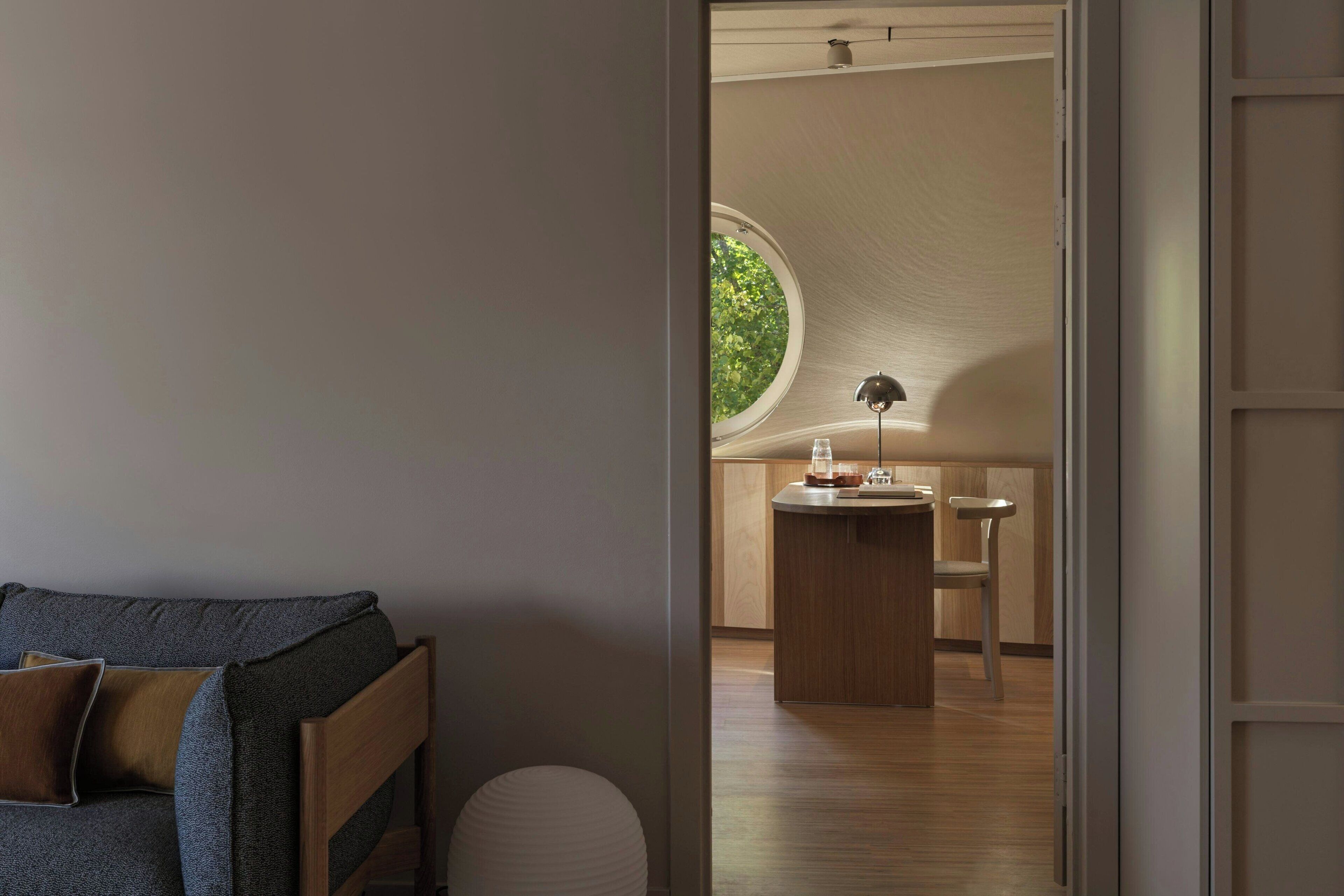 Club Suite, 1 King Bed, Courtyard View | Minibar, in-room safe, desk, blackout drapes