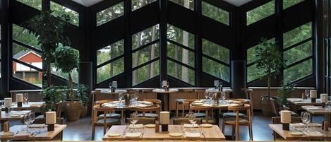 Breakfast, lunch and dinner served