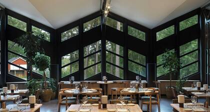 Hagastrand, Autograph Collection