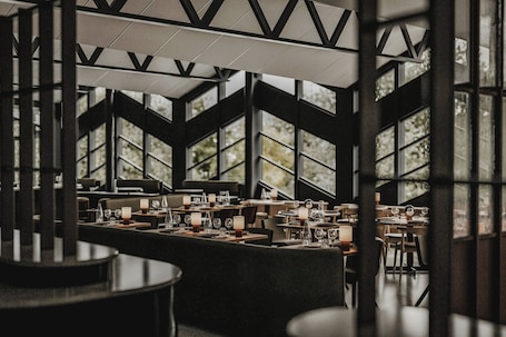 供应早餐、午餐和晚餐