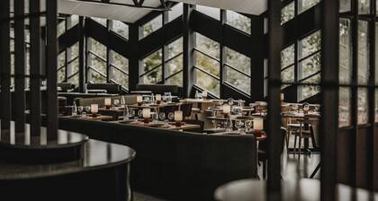 Hagastrand, Autograph Collection