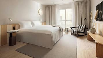 Club Suite, 1 King Bed, Courtyard View