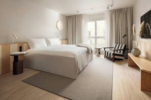Club Suite, 1 King Bed, Courtyard View