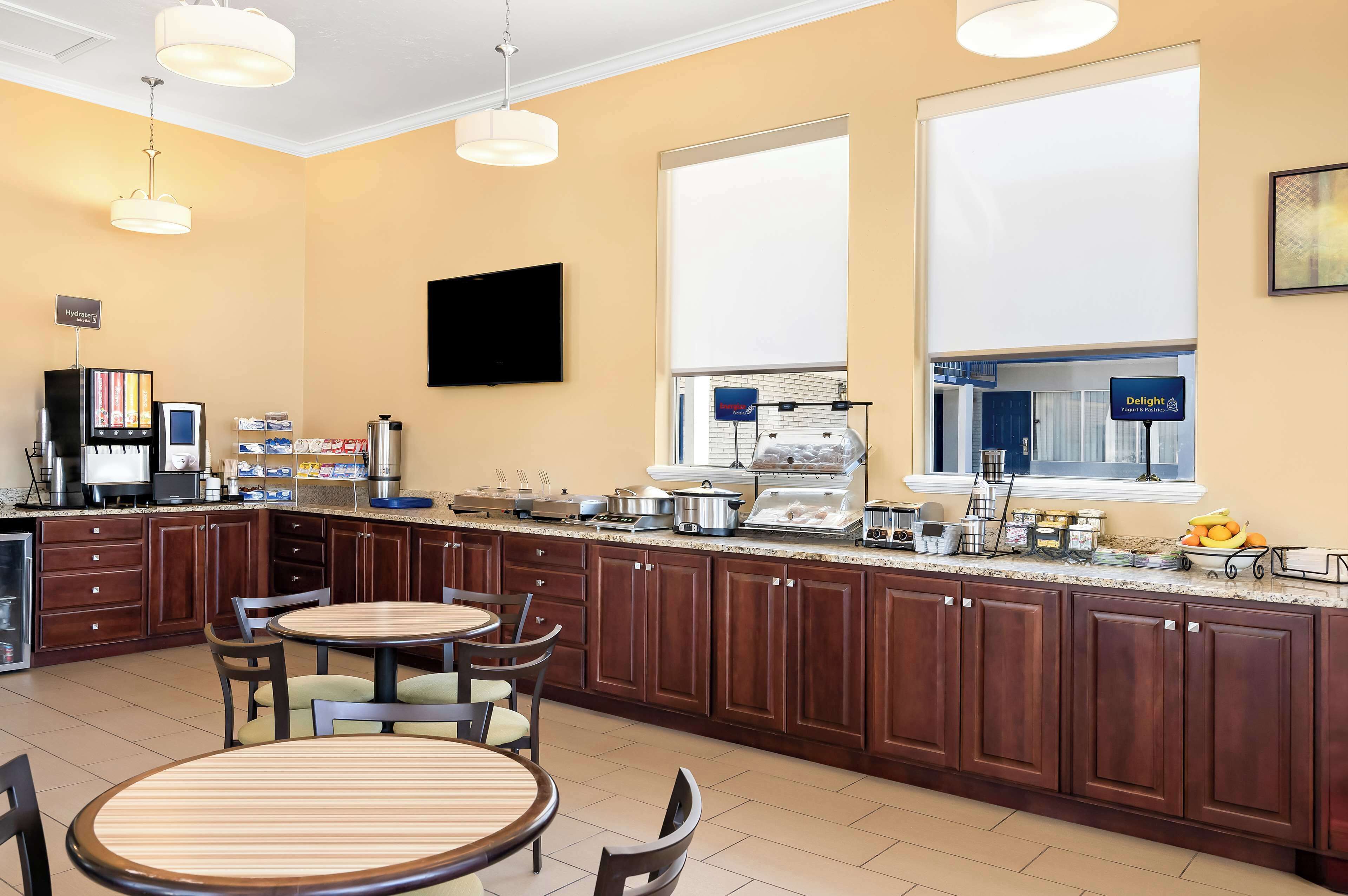 free continental breakfast