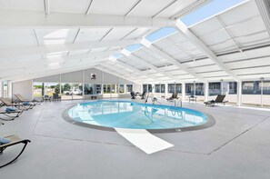Una piscina cubierta