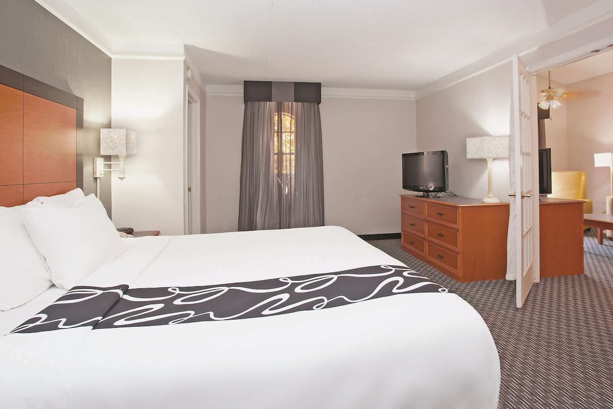 Suite, 1 King Bed, Non Smoking | Premium bedding, desk, blackout drapes, iron/ironing board