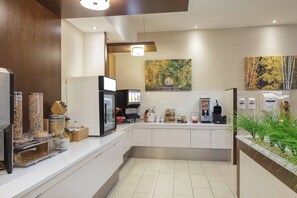 Free daily continental breakfast 