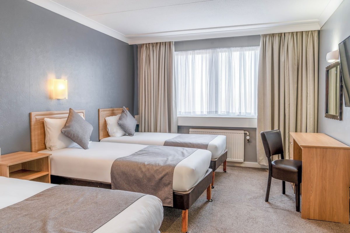 Standard Triple Room | In-room safe, desk, free WiFi, bed sheets