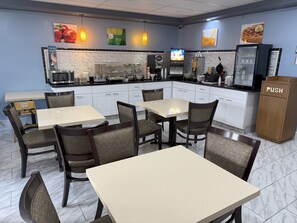 Breakfast area - Quality Inn Manitowoc (Manitowoc)