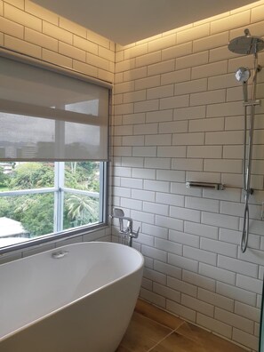 Douche, douche cascade, articles de toilette (gratuits)