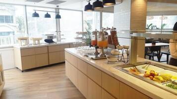 Café da manhã com buffet todos os dias (FJD 20 por pessoa)