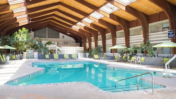 Piscine couverte, piscine extérieure (ouverte en saison)