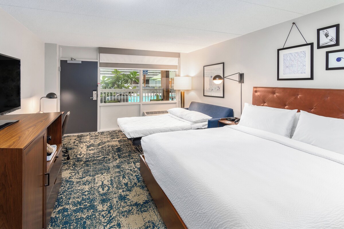 Room, 1 King Bed with Sofa bed, Pool View | Desk, iron/ironing board, cribs (free), WiFi (free)