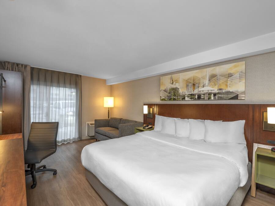 Standard Room, 1 King Bed with Sofa bed, Non Smoking | Pillowtop beds, desk, blackout drapes, iron/ironing board